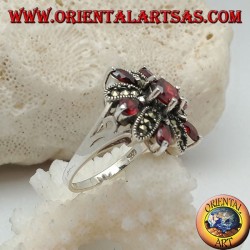 Anillo de flores de plata con 12 pétalos de granates y marcasita alterna y granate redondo central