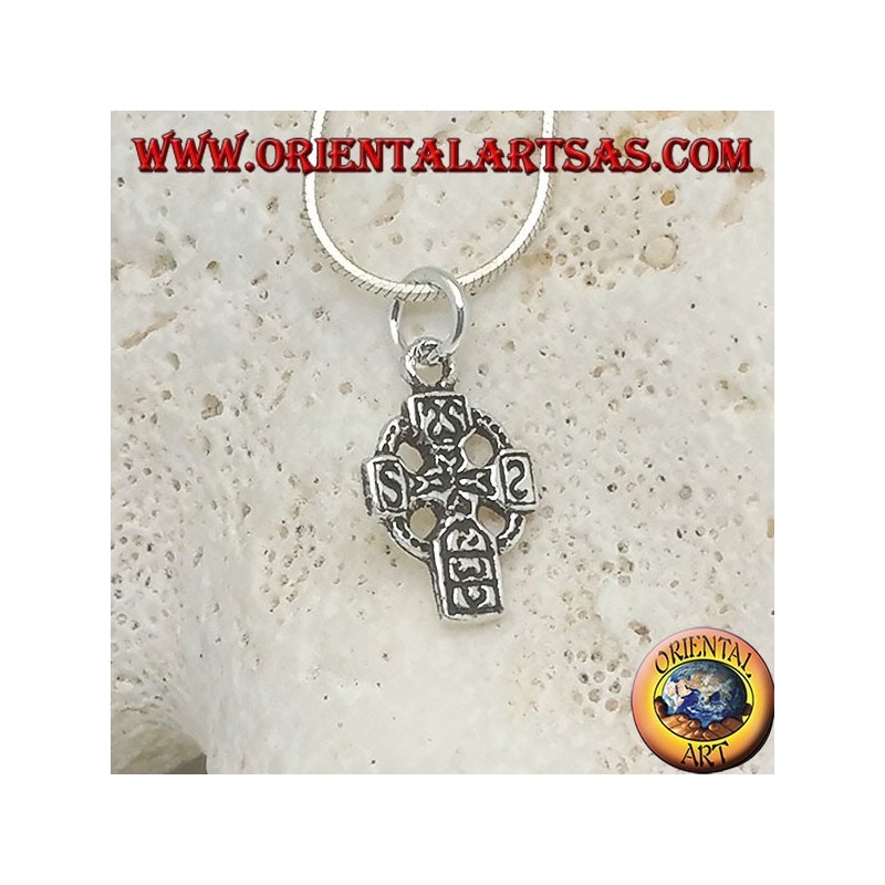 Pendentif en argent croix celtique avec runes gravées (petit)