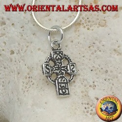 Pendentif en argent croix celtique avec runes gravées (petit)