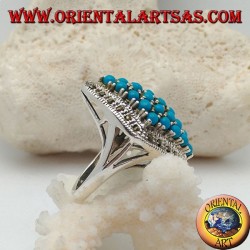 Anillo de plata romboidal con bolas de turquesa engastadas en una hilera de piedras de marcasita