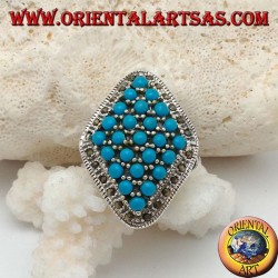 Anillo de plata romboidal con bolas de turquesa engastadas en una hilera de piedras de marcasita