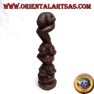 Sculpture représentant de l'Atman (yogi karma) "Je ne vois pas, je ne parle pas, je n'entends pas" en bois de suar de 30 cm