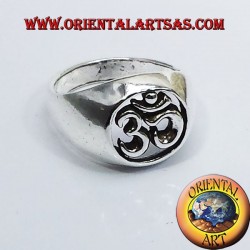 Om bague en argent percé d'argent
