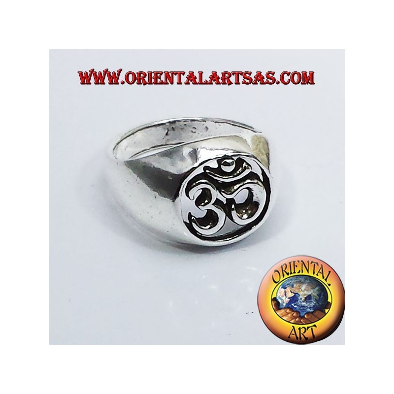 Om bague en argent percé d'argent