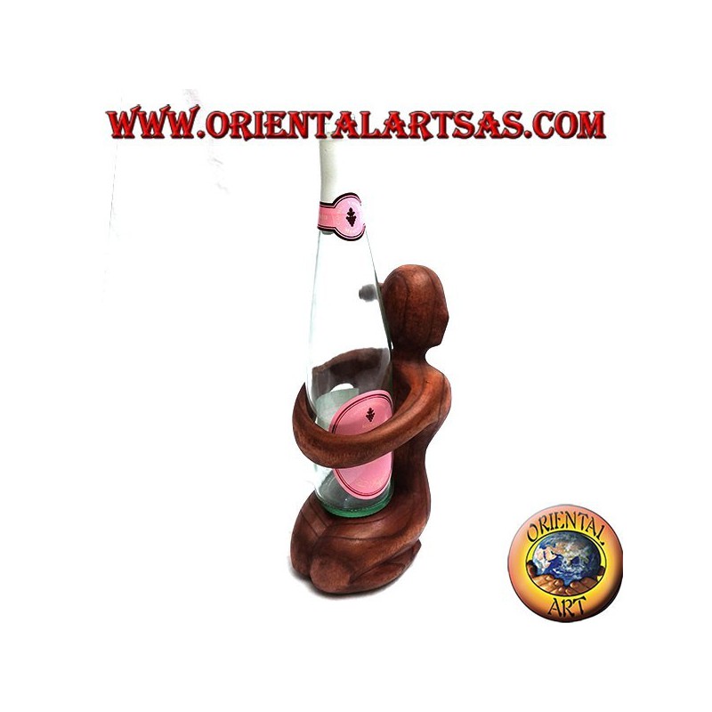 Portabotellas escultura de una mujer arrodillada abrazada en madera de Suar