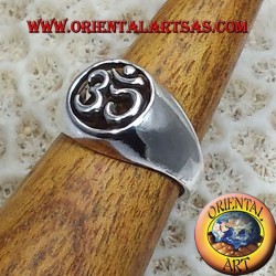Om bague en argent percé d'argent