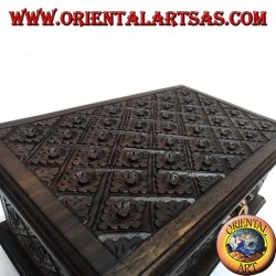 Casket box with rhombus floral inlays in ebony wood and brass closure (large)