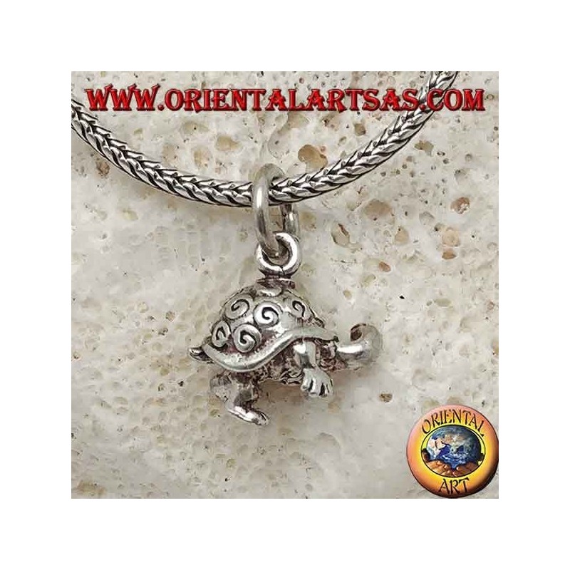 Ciondolo in argento piccola tartaruga tridimensionale con spirali sul guscio