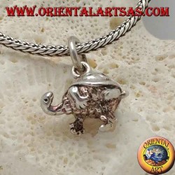Petit pendentif en argent tortue en trois dimensions avec des spirales sur la coquille