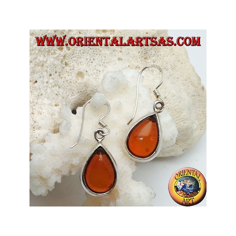 Pendientes de plata con gota de ámbar natural en una configuración suave