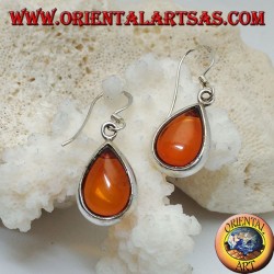 Pendientes de plata con gota de ámbar natural en una configuración suave