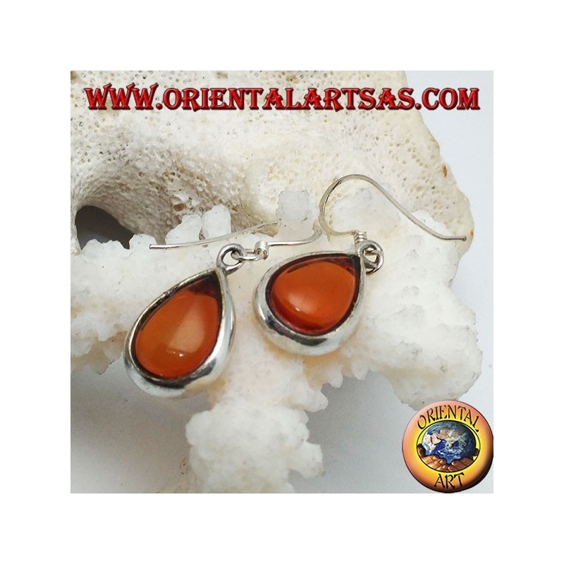 Boucles d'oreilles en argent avec ambre goutte naturelle sur un sertissage lisse