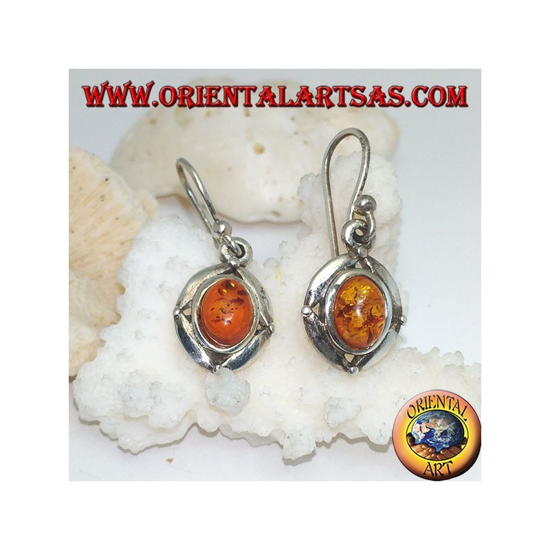 Boucles d'oreilles en argent avec ambre naturel ovale entourées d'un disque avec une boule sur les points cardinaux