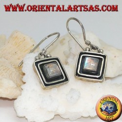 Boucles d'oreilles en argent avec pierre de lune arc-en-ciel carrée entourées d'un double cadre surélevé