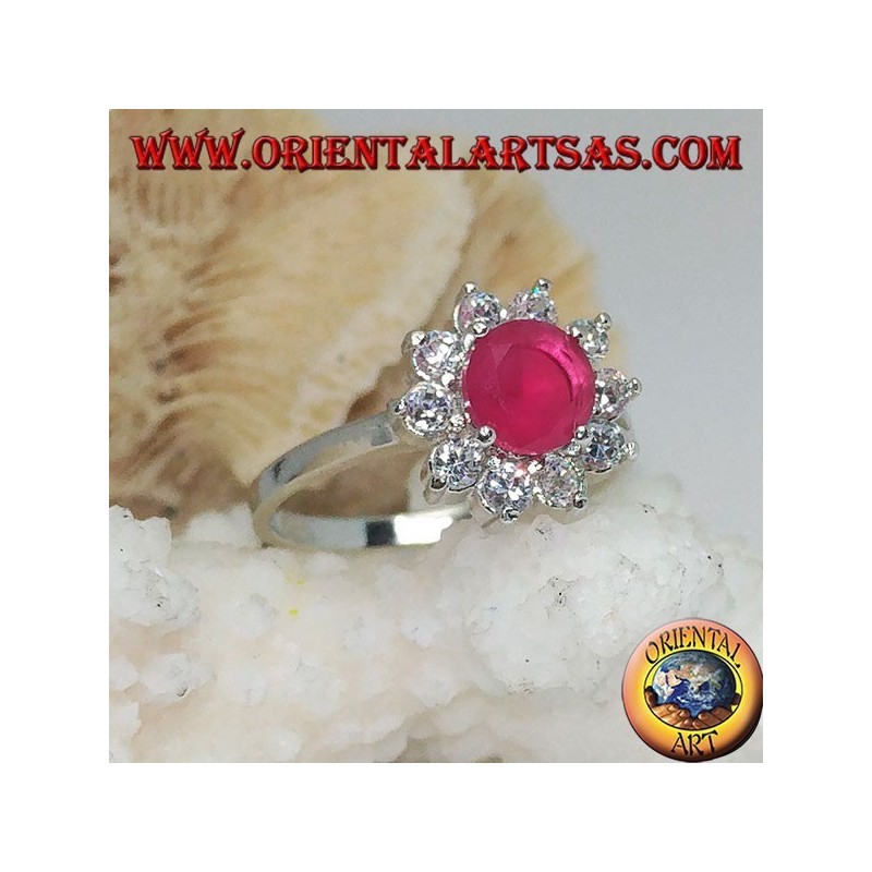 Anillo de flores de plata con rubí redondo sintético con pétalos de circonita blanca incrustada