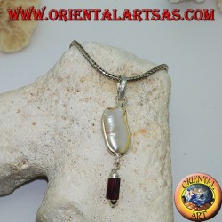 Colgante de plata con perla scaramazza y colgante de prisma granate