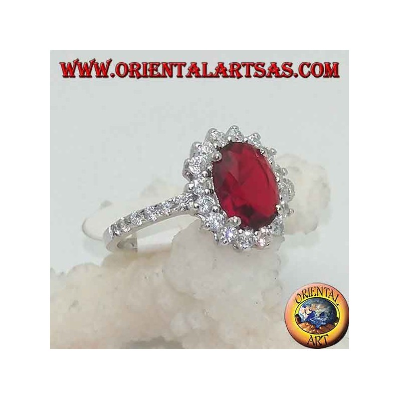 Bague en argent avec grenat ovale à facettes et zircons blancs autour et sur les côtés
