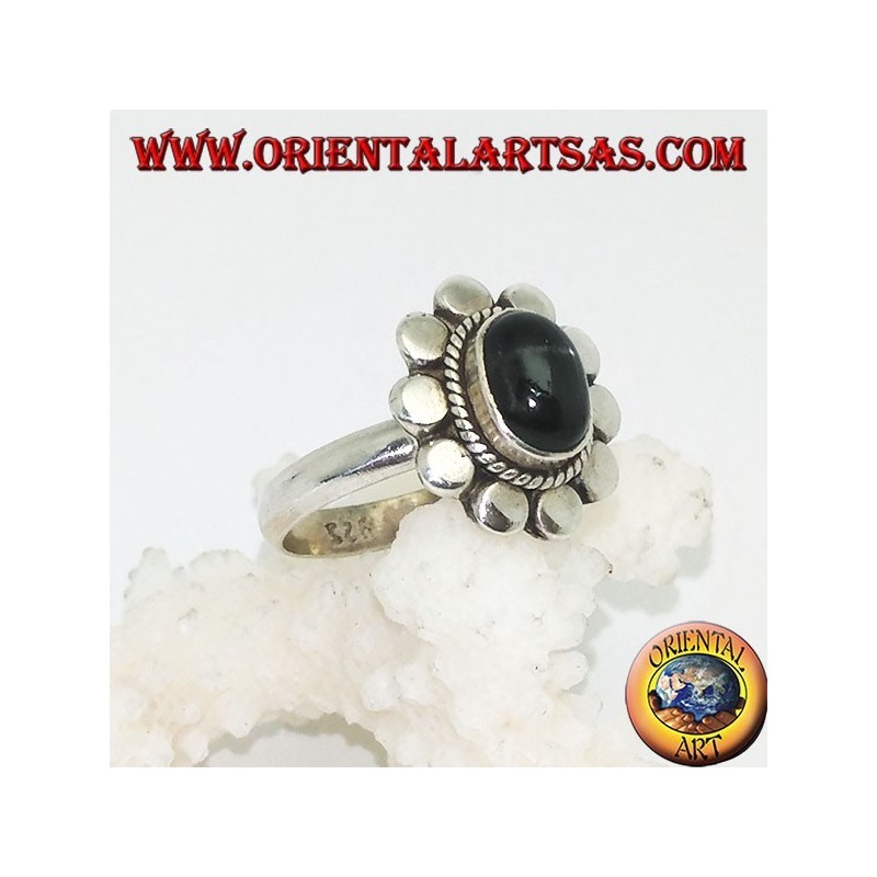 Anello in argento a fiore con black star ovale a cabochon contornata da intreccio e dischetti
