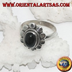 Anillo de flores de plata con cabujón oval estrella negra rodeada de trenzas y disquetes