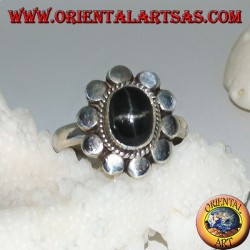 Anillo de flores de plata con cabujón oval estrella negra rodeada de trenzas y disquetes