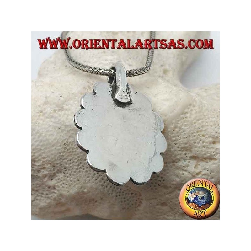 Colgante de flores de plata con labradorita oval cabujón rodeado de discos perforados