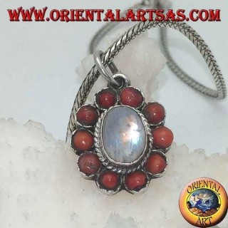 Pendentif fleur en argent avec cabochon de pierre de lune arc-en-ciel et corail tibétain avec pétales