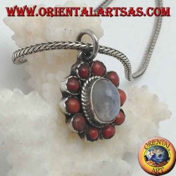 Pendentif fleur en argent avec cabochon de pierre de lune arc-en-ciel et corail tibétain avec pétales