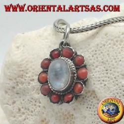 Pendentif fleur en argent avec cabochon de pierre de lune arc-en-ciel et corail tibétain avec pétales