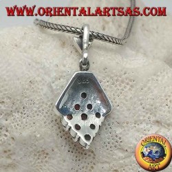 Pendentif losange en argent avec neuf grenats et entouré de marcassites en haut
