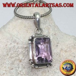 Silberanhänger mit einem herrlichen natürlichen rechteckigen Amethyst auf einem einfachen Rahmen mit Kugeln an den Ecken