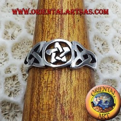 Ring aus 925 Sterling Silber mit Pentagramm und durchbrochenen Tyrone-Knoten.