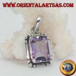 Silberanhänger mit einem herrlichen natürlichen rechteckigen Amethyst auf einem einfachen Rahmen mit Kugeln an den Ecken