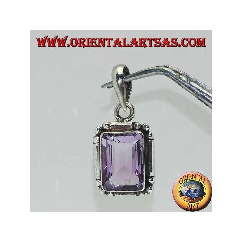 Silberanhänger mit einem herrlichen natürlichen rechteckigen Amethyst auf einem einfachen Rahmen mit Kugeln an den Ecken