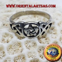 Anello pentacolo con nodo celtico in argento
