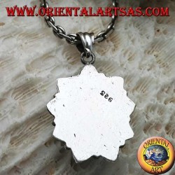 Pendentif en argent avec une labradorite cabochon ovale entourée d'une tresse et d'une feuille et d'une boule alternée