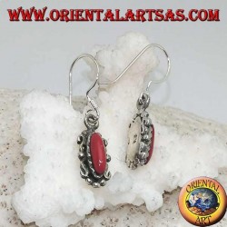 Dangling silver earrings with shuttle coral paste in an elegant silver frame