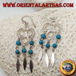 Pendientes de plata de tres círculos con estrella central y hileras colgantes de bolas de turquesa y plata.