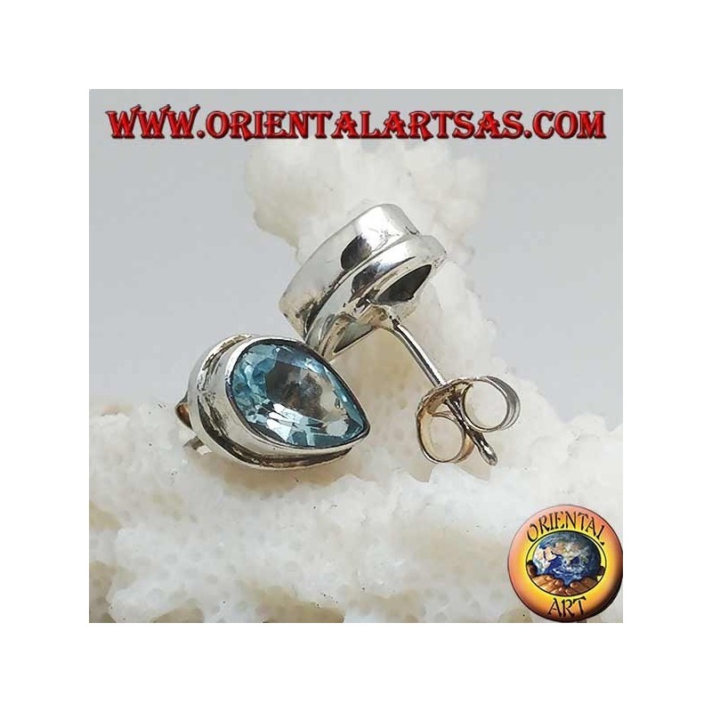 Orecchini in argento a lobo con blu topazio a goccia su montatura semplice in argento