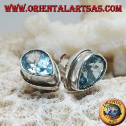 Pendientes de lóbulo plateado con topacio azul en forma de plata simple