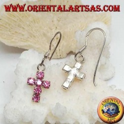 Pendientes de plata con colgante de cruz de circonitas rosa engastadas.