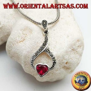 Ciondolo in argento cuore di granato in un filo a goccia di marcassite
