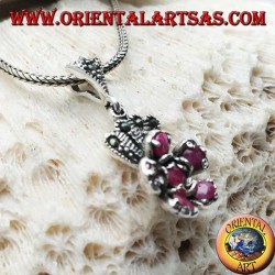 Pendentif fleur en argent de rubis naturels serti d'une couronne en marcassite