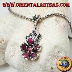 Colgante de plata con flor de rubíes naturales engastado con corona de marcasita
