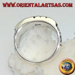 Anillo de plata con "BIKER" escrito en letras mayúsculas y grabados en los lados