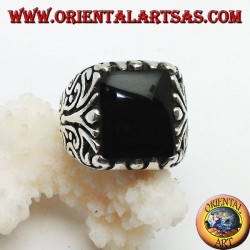 Solid silver ring with rectangular onyx and engraved floral decorations