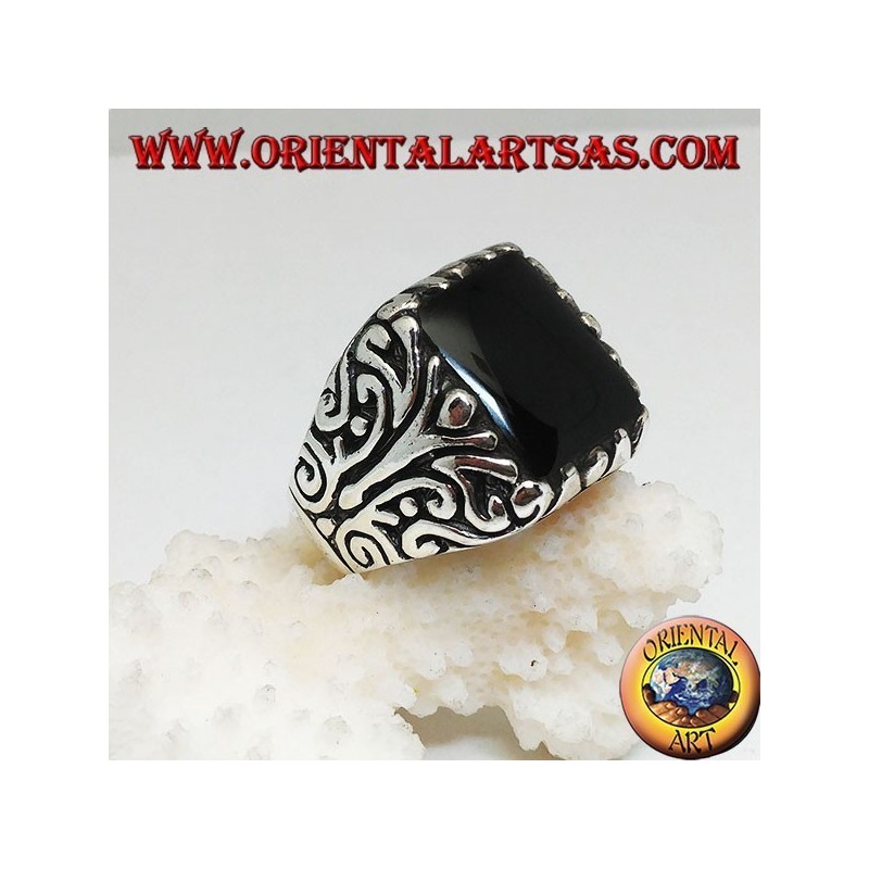 Massiver Silberring mit rechteckigem Onyx und gravierten Blumendekorationen