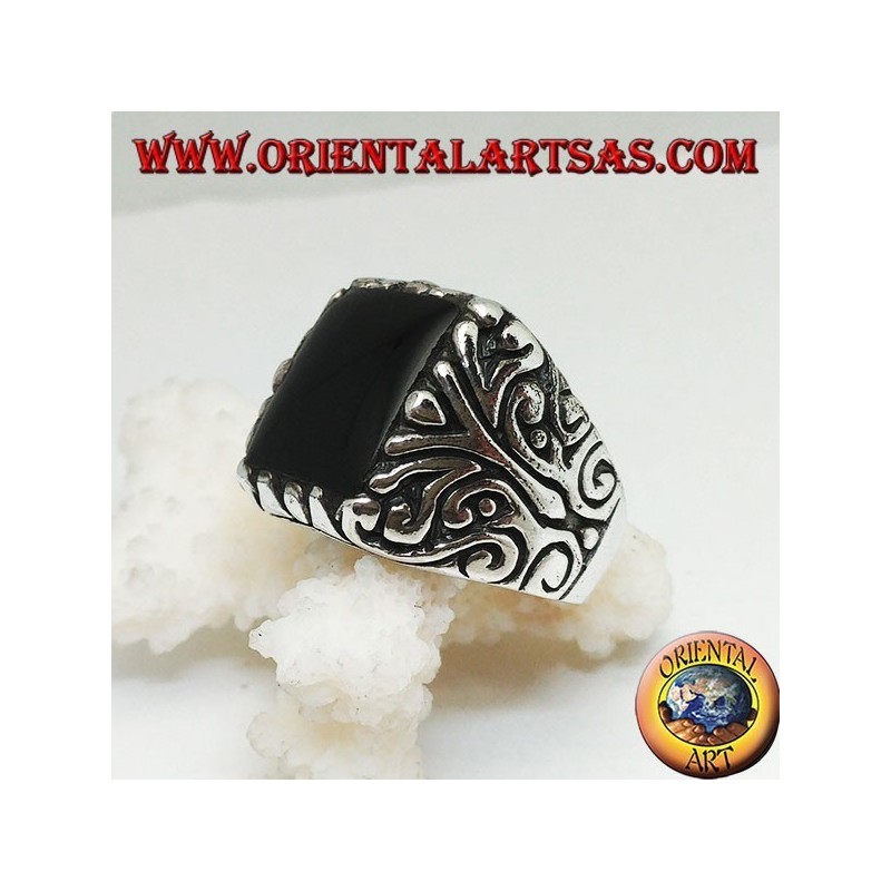Massiver Silberring mit rechteckigem Onyx und gravierten Blumendekorationen
