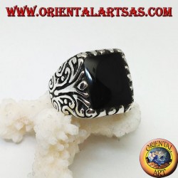 Solid silver ring with rectangular onyx and engraved floral decorations