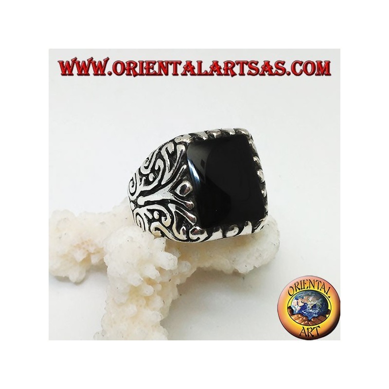 Anello In argento massiccio con onice rettangolare e decorazioni floreali incise