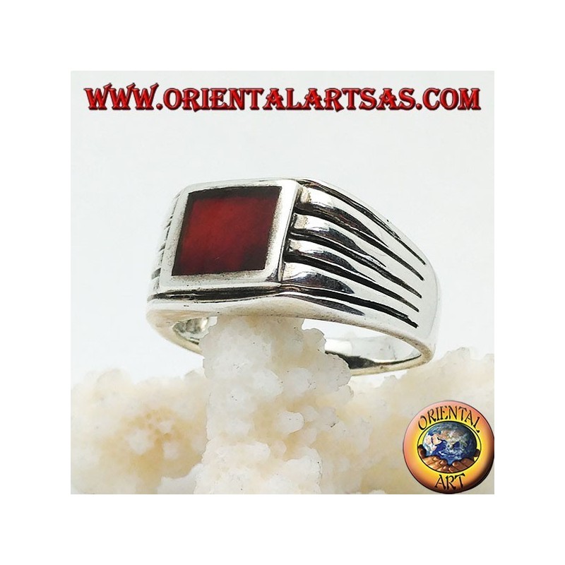 Anillo de plata con relieve horizontal cornalina en relieve y 5 líneas grabadas en los laterales